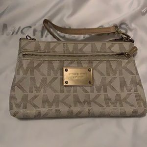 Michael kors wristlet